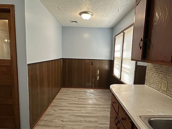 5th image of 2308 S Grove St