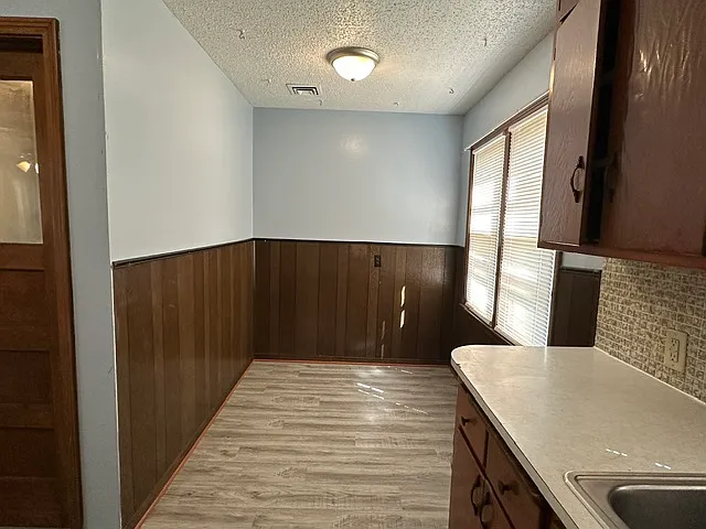 2308 S Grove St — Photo 5