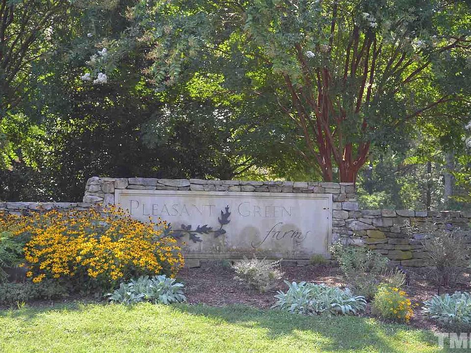 1st image of 10 Southernwood Dr