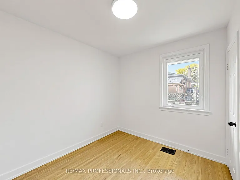 25 Carsbrooke Rd — Photo 16