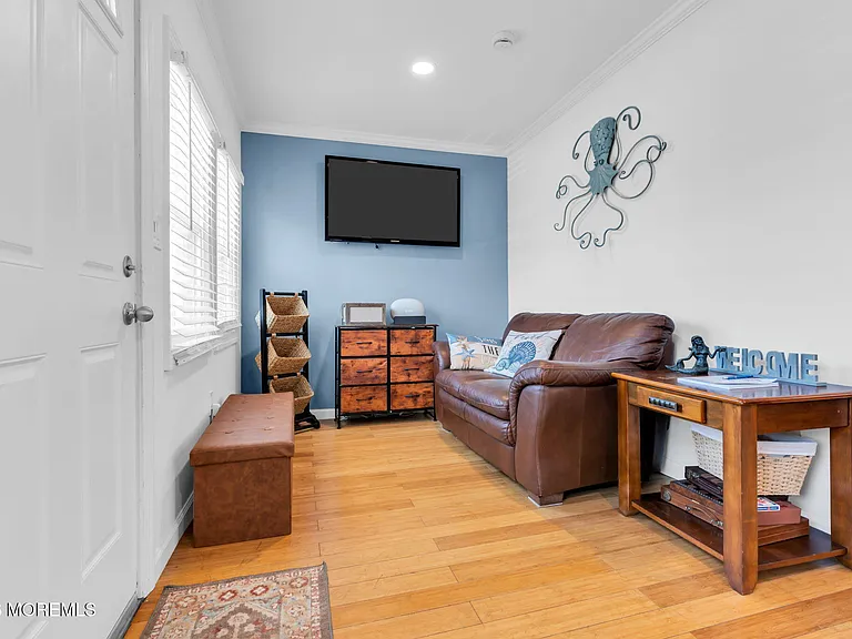 226 Dupont Ave — Photo 8