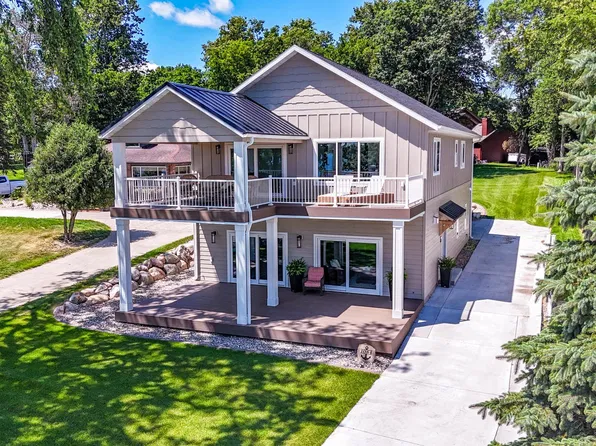 1084 W Lake Dr, Detroit Lakes, MN 56501