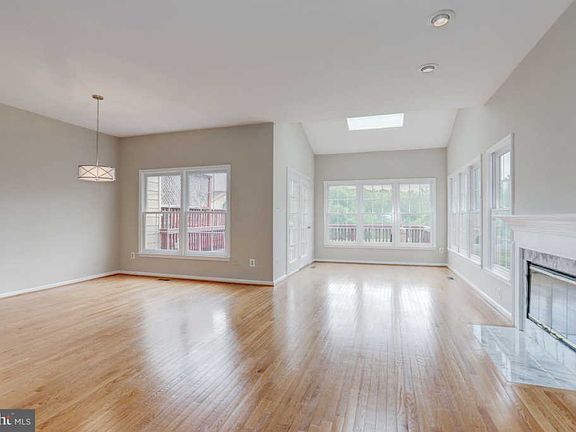 3rd image of 5100 Woodford Dr