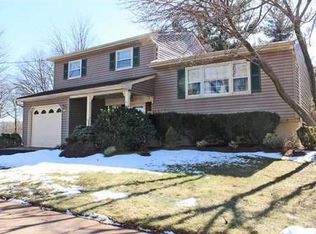 32 Calvert Ave E, Edison, NJ 08820