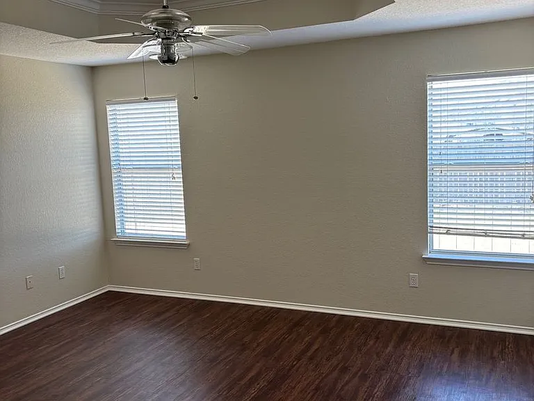 1403 Haley Gray Dr — Photo 20
