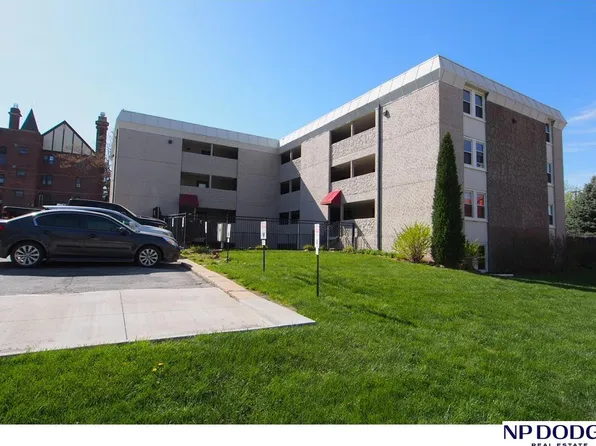 120 S 38th Ave APT 15, Omaha, NE 68131