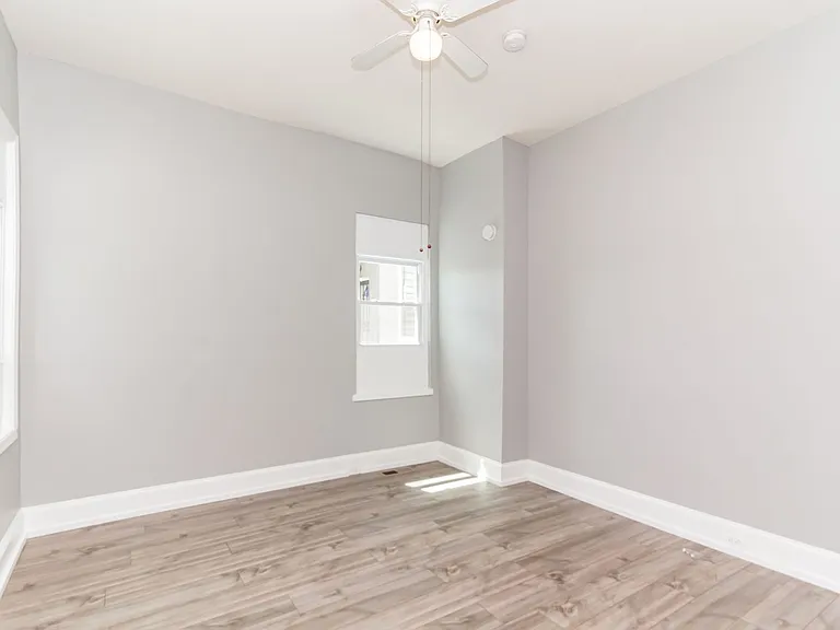 2227 Linden Ave — Photo 30