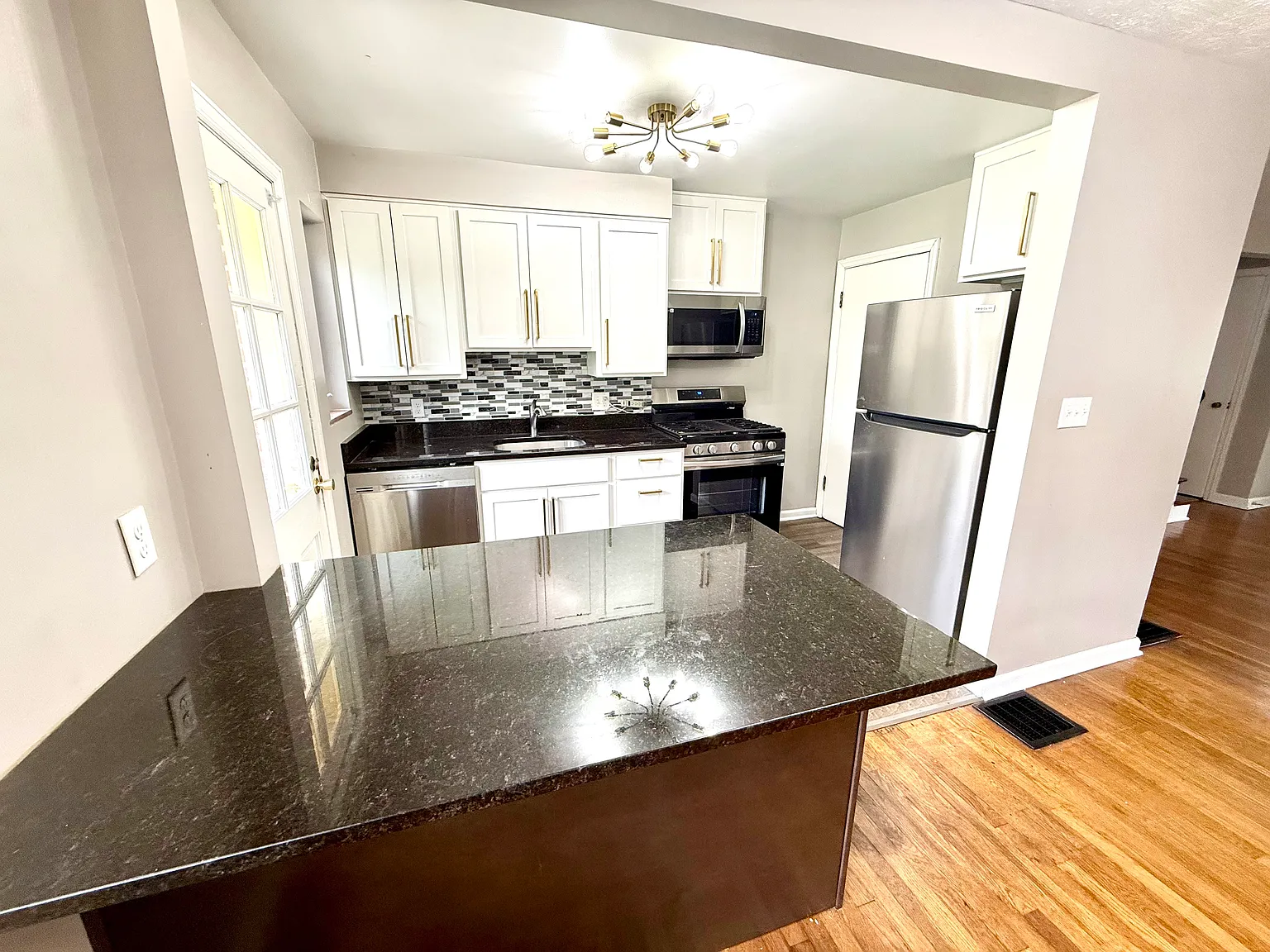 2 bed, 1350 sqft, $1,249 — Photo 2