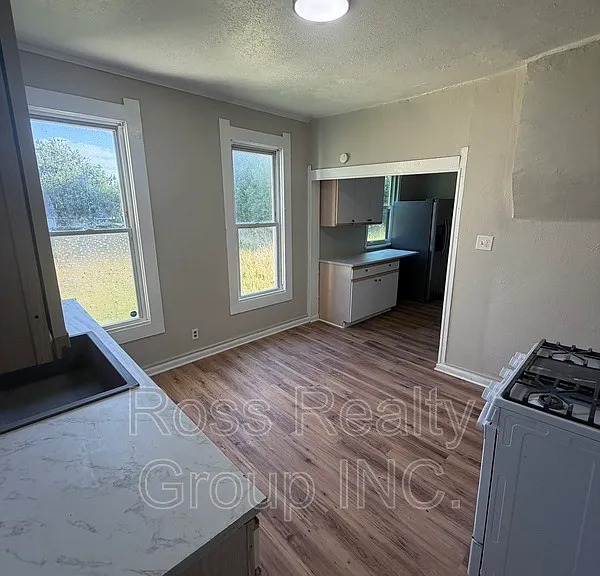 148 Gibbons St — Photo 1