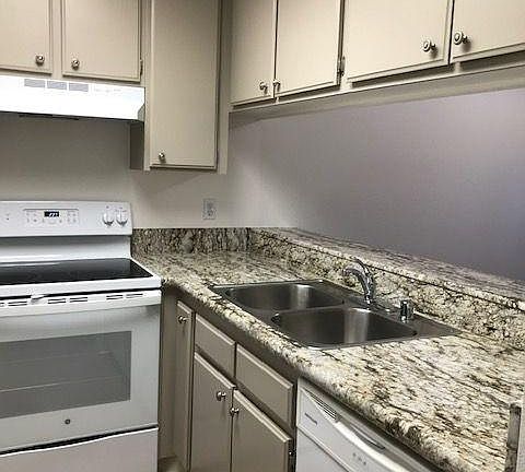 Kitchen 2/3