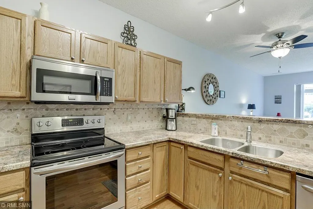 2 bed, 1348 sqft, $1,950 — Photo 2