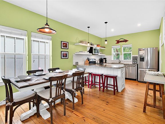 4th image of 515 W Avenue C