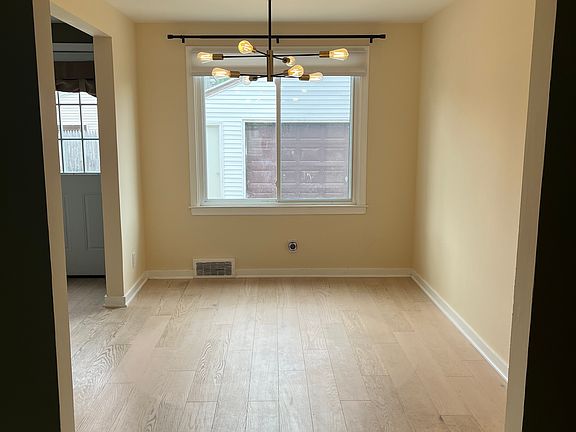 Dining room (between Living room and kitchen)