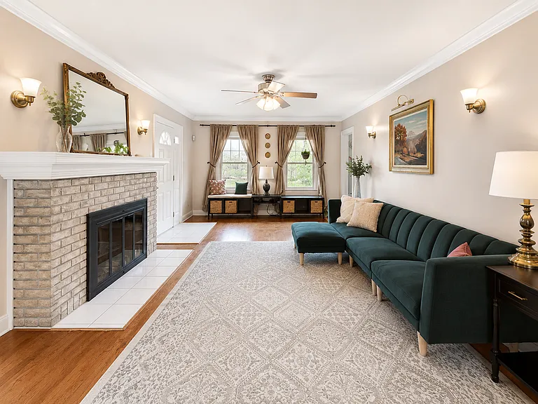 358 S Downey Ave — Photo 3