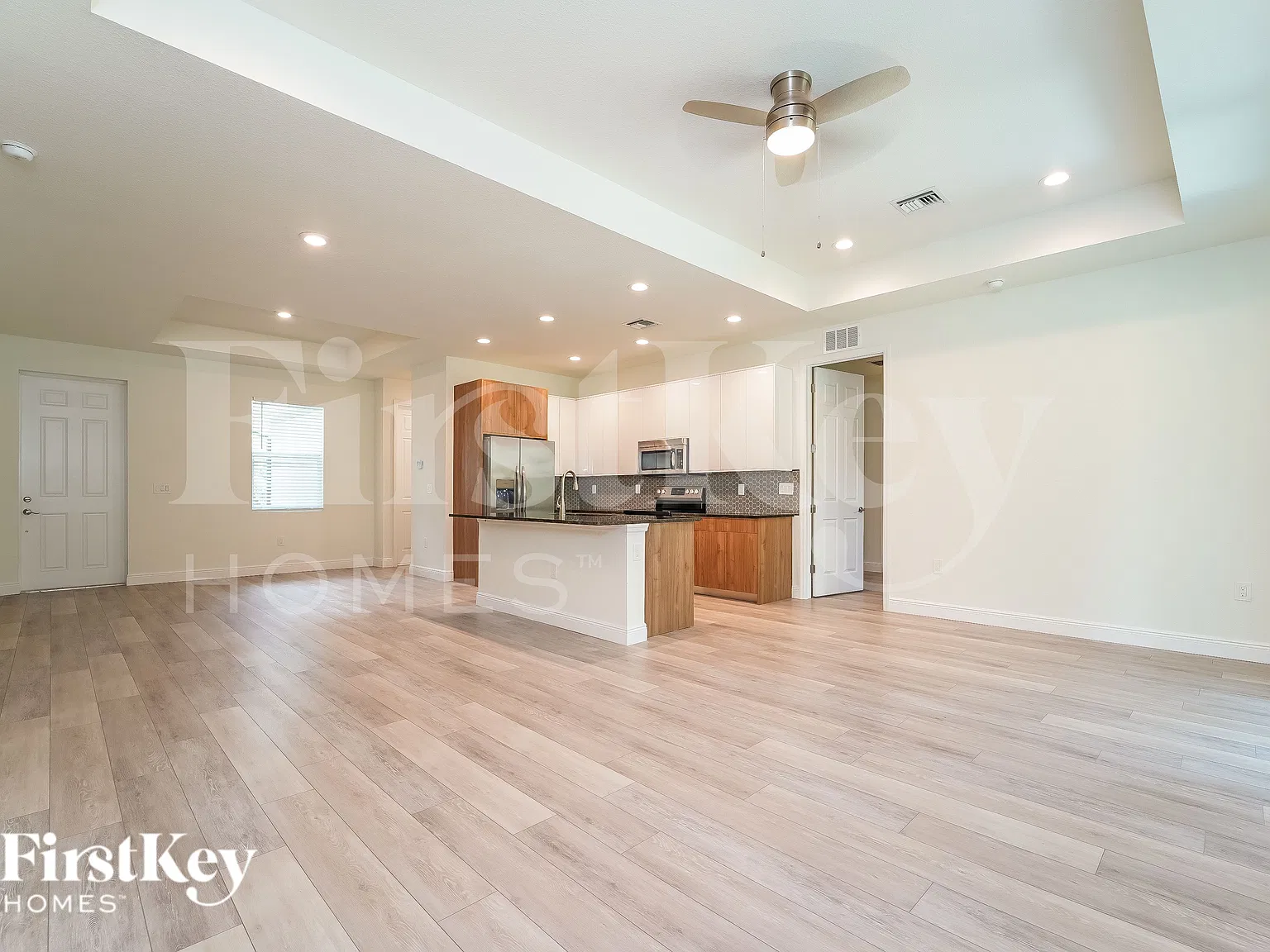 3 bed, 2.0 bath, 1498 sqft, $1,960 — Photo 2
