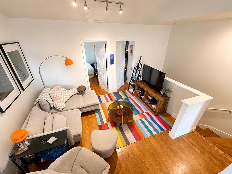 645 E 7th St #3 — Photo 9