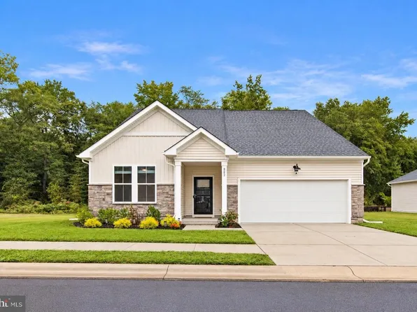 882 Resort Blvd, Dover, DE 19904