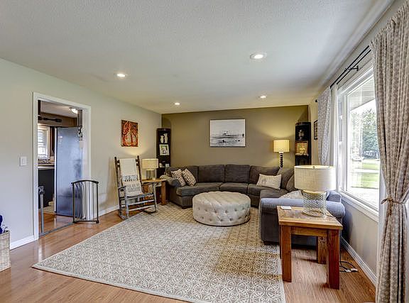 5th image of 809 Robert Webb Dr