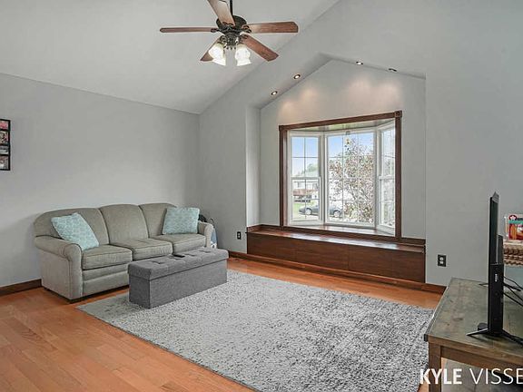3rd image of 136 Lonetree Dr NW
