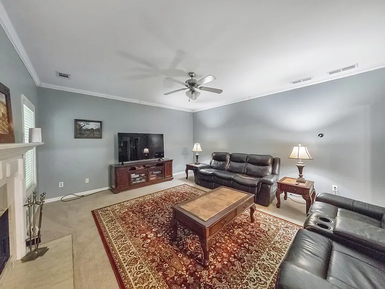 179 Holbrook Dr — Photo 19