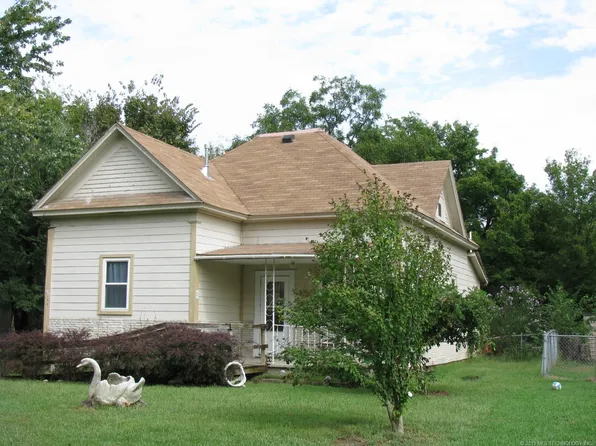 304 N McCracken St, Chouteau, OK 74337