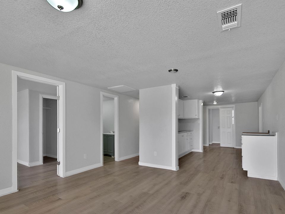 1st image of 312 N Avenue R