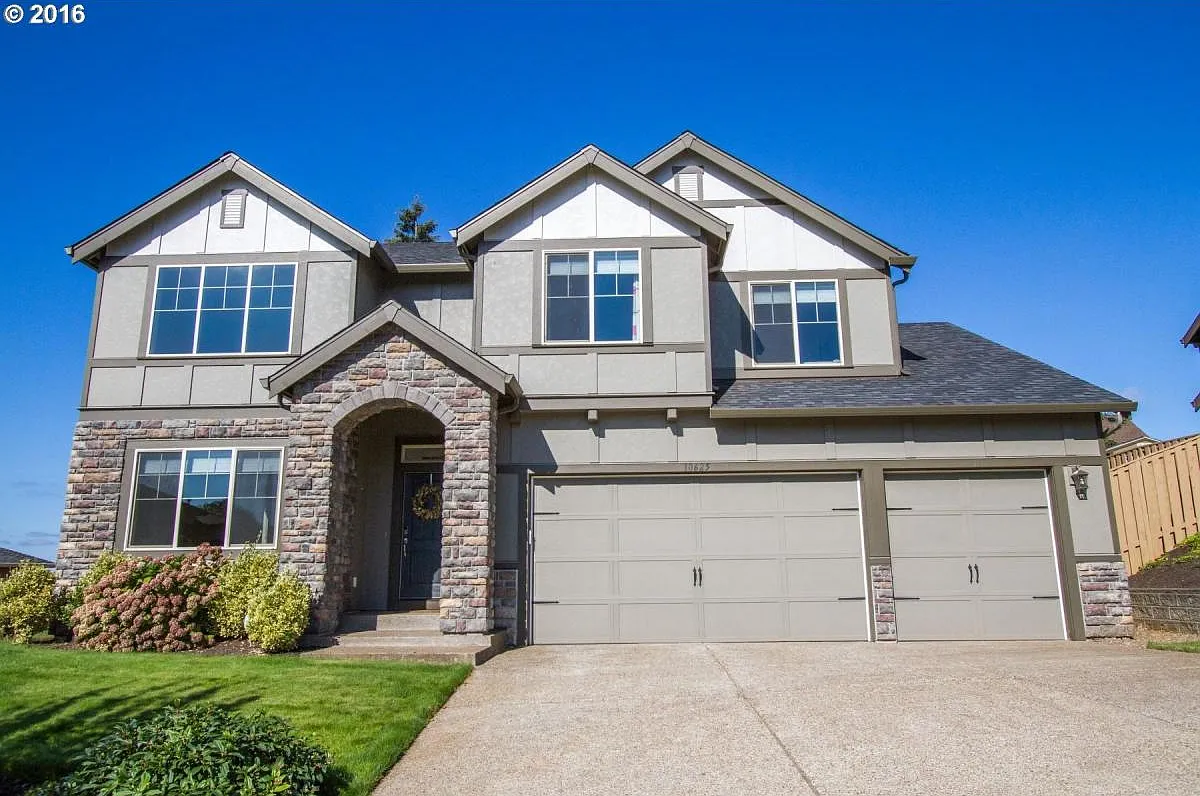 4 bed, 2.5 bath, 2804 sqft, $3,700 — Photo 1
