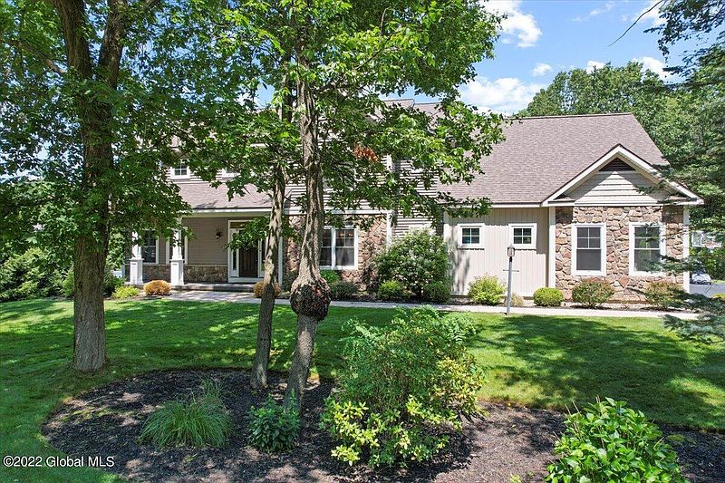 2nd image of 8 Chestnut Hill Drive