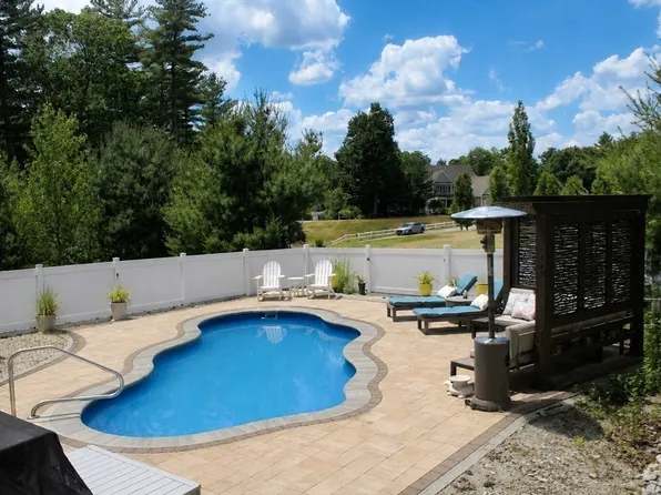 7 Tabor Rd, Uxbridge, MA 01569