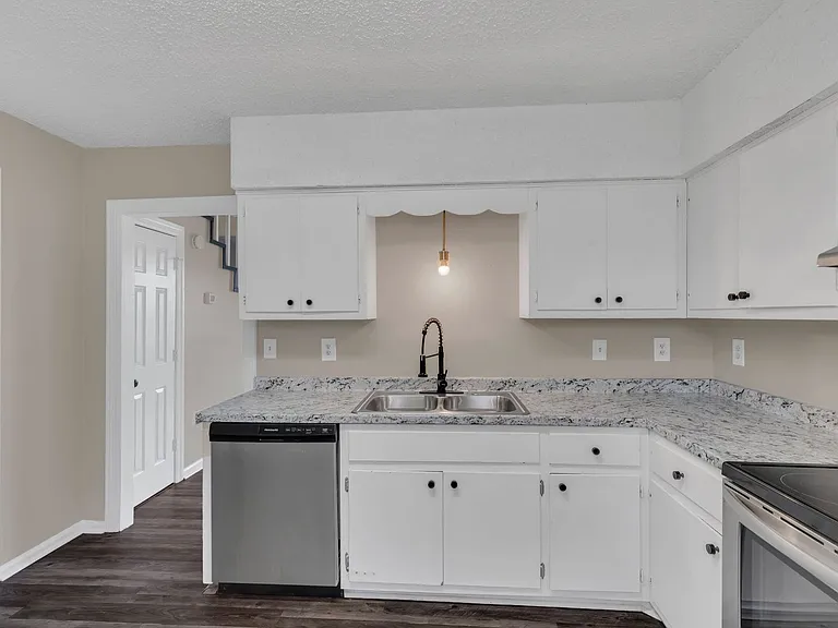 2439 Paulawood Dr — Photo 6