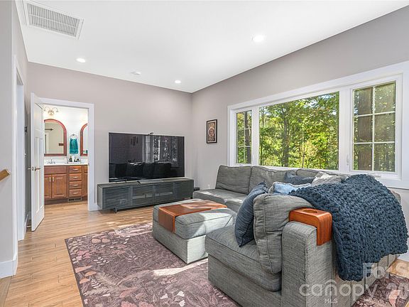 5th image of 5 Goodman Rd