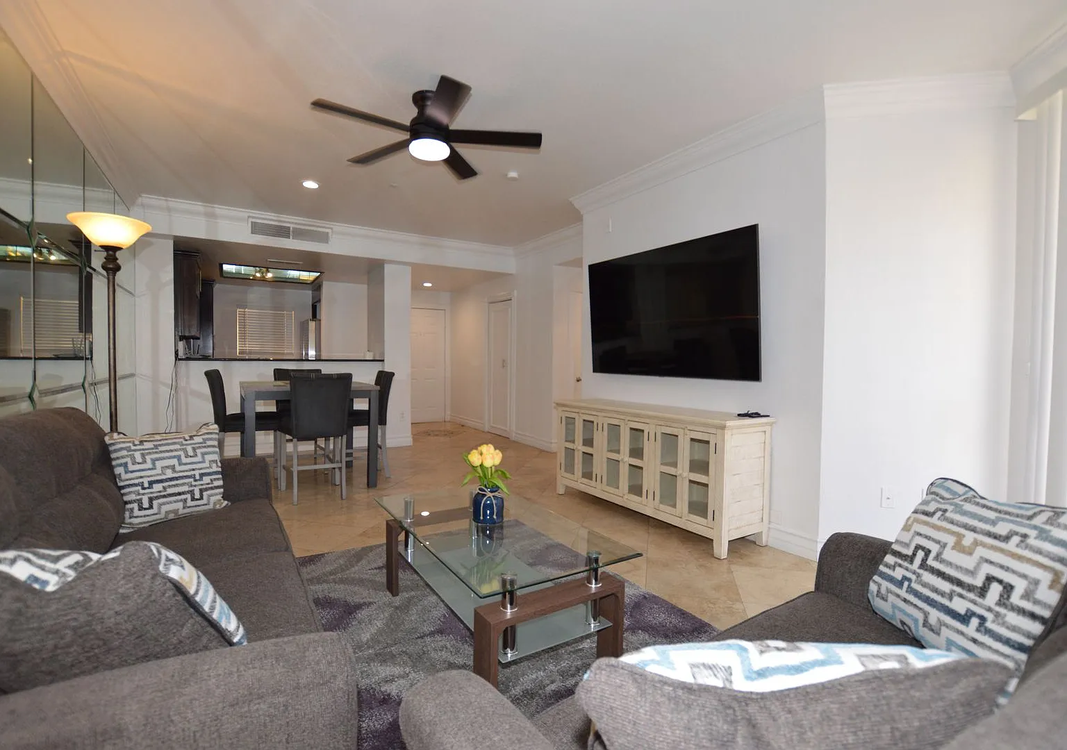 Meridian - Newly Remodeled Luxury Condo Rental near the Las Vegas Strip! — Photo 3