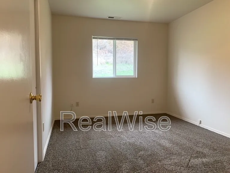 1820 NE Foothill Blvd #B — Photo 8