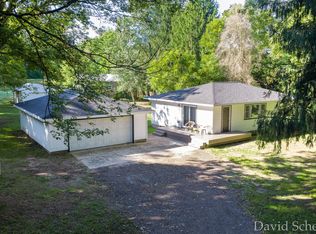 62 Flat River Dr SE, Lowell, MI 49331