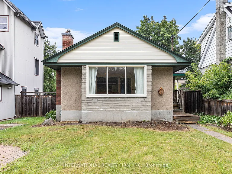 323 Lanark Ave N — Photo 25