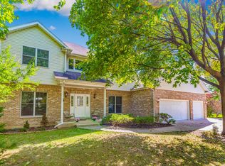 511 Charlestown Dr, Bolingbrook, IL 60440