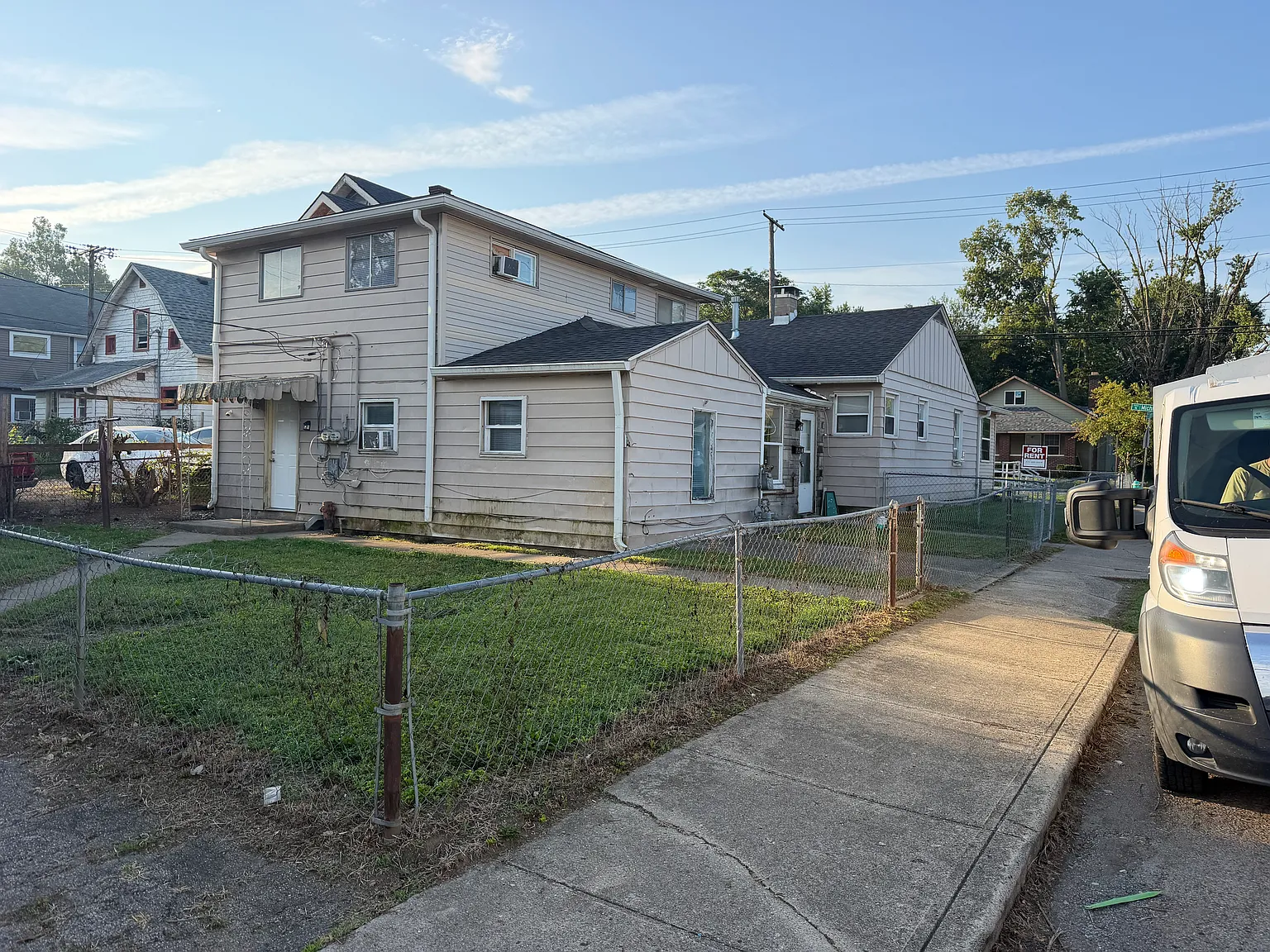 3 bed, 1600 sqft, $1,350 — Photo 2