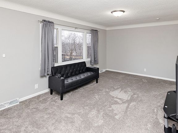 5th image of 2418 Boston Ave