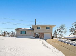 4109 James Cir, Arden Hills, MN 55112