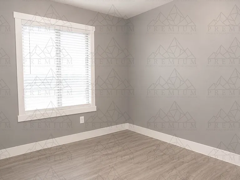 3504 Royal Crest Dr E — Photo 8