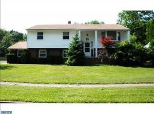 32 Lions Dr, Morrisville, PA 19067