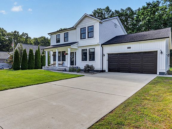 2nd image of 2525 Chestnut Trl