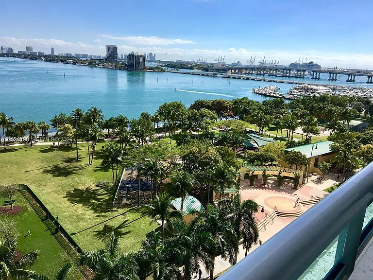 1800 N Bayshore Dr #905 — Photo 9