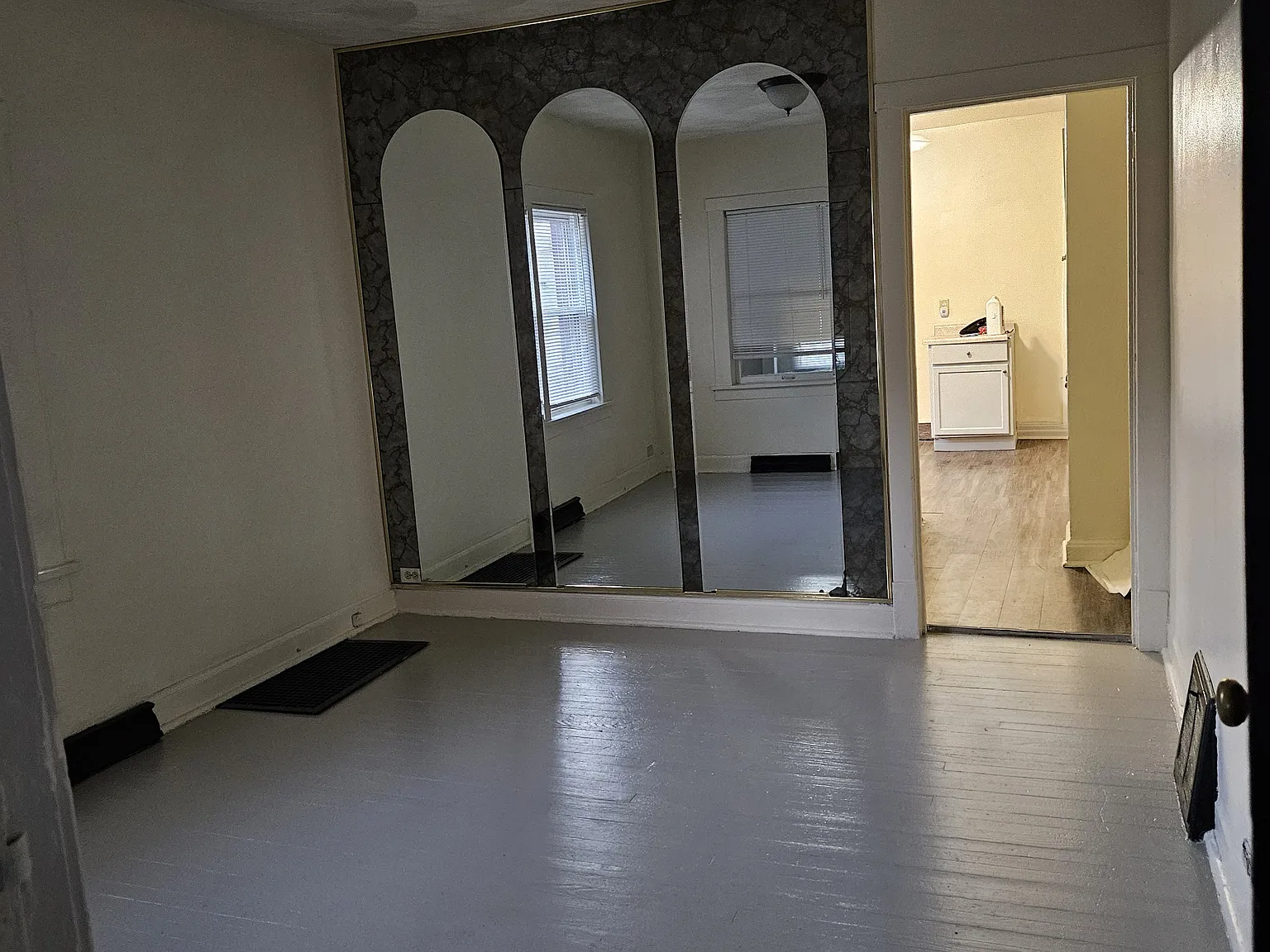 3 bed, 1.5 bath, 960 sqft, $1,650 — Photo 3