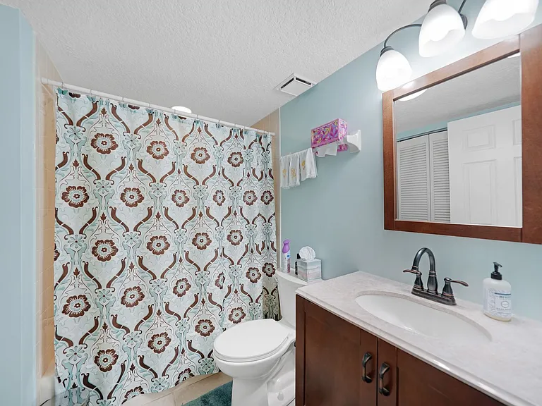 240 Lewis Cir #513 — Photo 24
