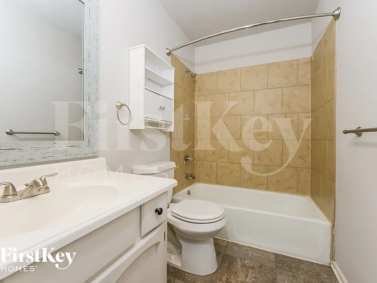 5905 NW Whispering Oaks Ln — Photo 14
