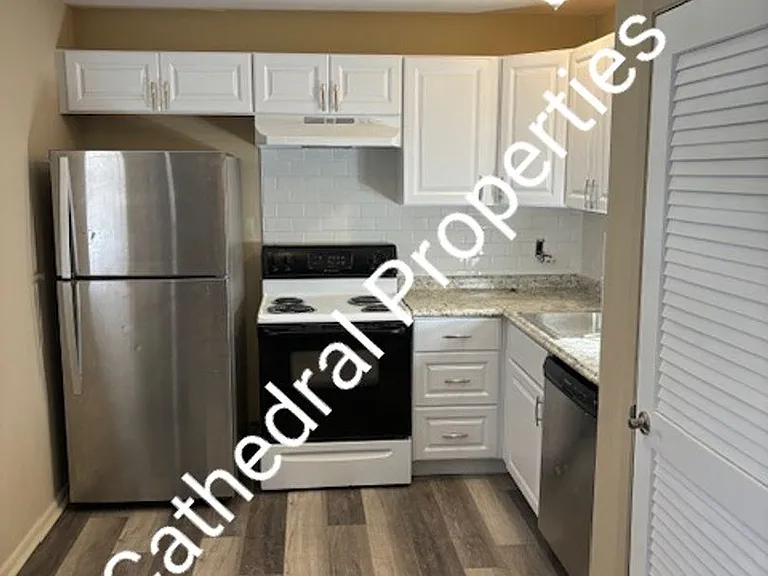 106 Lee Dr — Photo 3