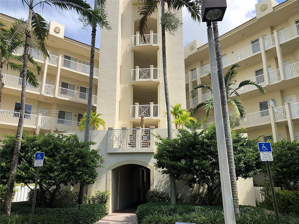 1st image of 3500 Oaks Clubhouse Dr APT 107