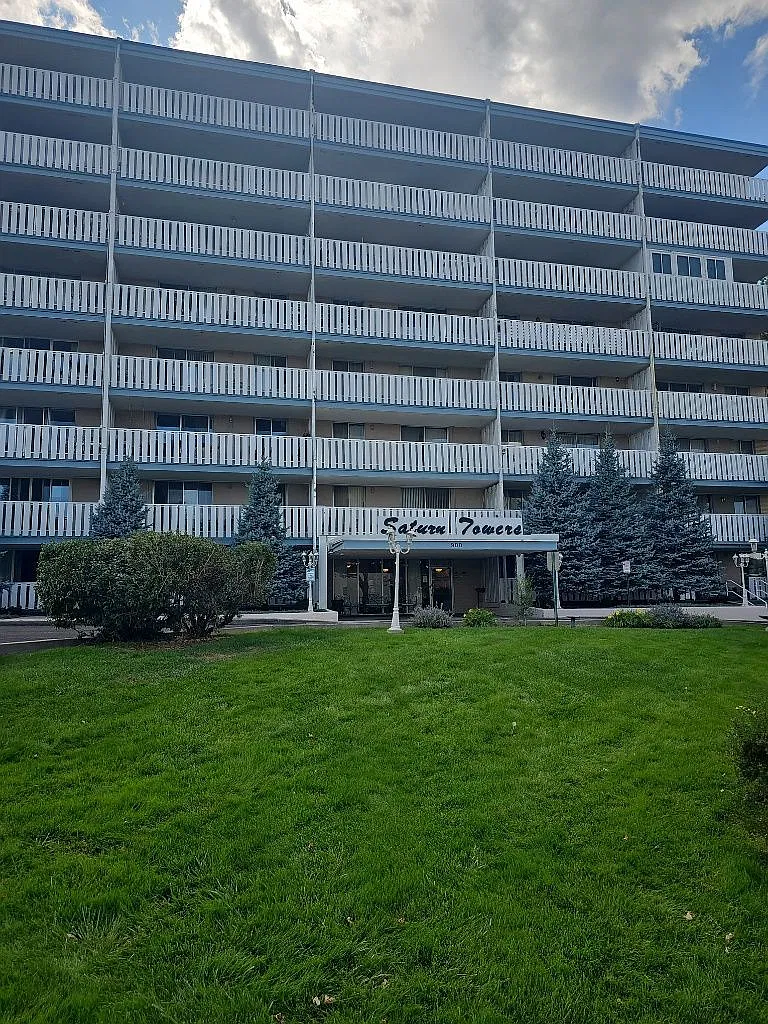 900 Saturn Dr — Photo 1