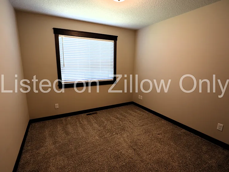 6758 Redwood Ave — Photo 14